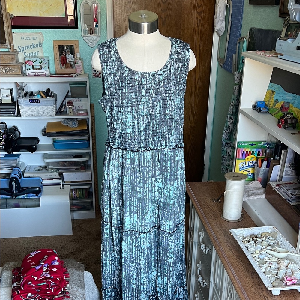 Sleeveless Blue Patterned Dress with stretch ribbing